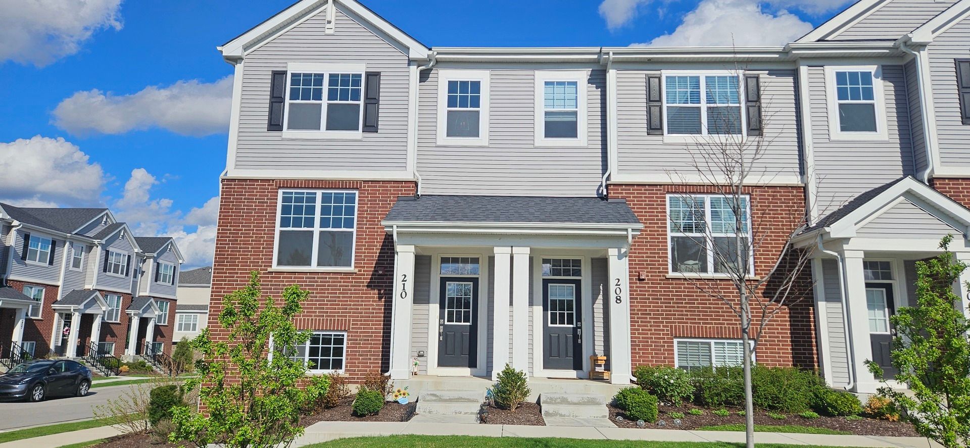 210 Timberleaf Circle — Roselle, IL 60172