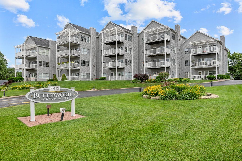 4412 River Drive #202 — Moline, IL 61265