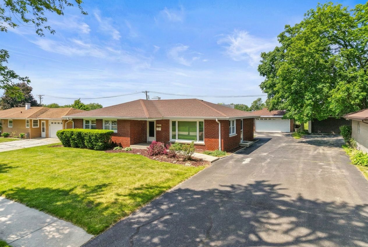 817 Summit Drive — Lockport, IL 60441