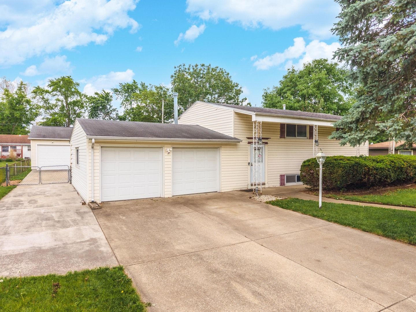 18 Oakwood Drive — Pontiac, IL 61764