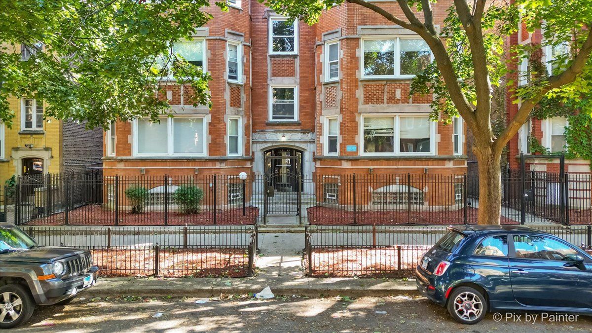 7839 S Kingston Avenue — Chicago, IL 60649