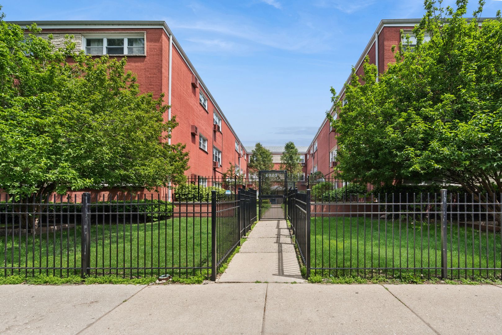 6969 N Ashland Boulevard #304 — Chicago, IL 60626