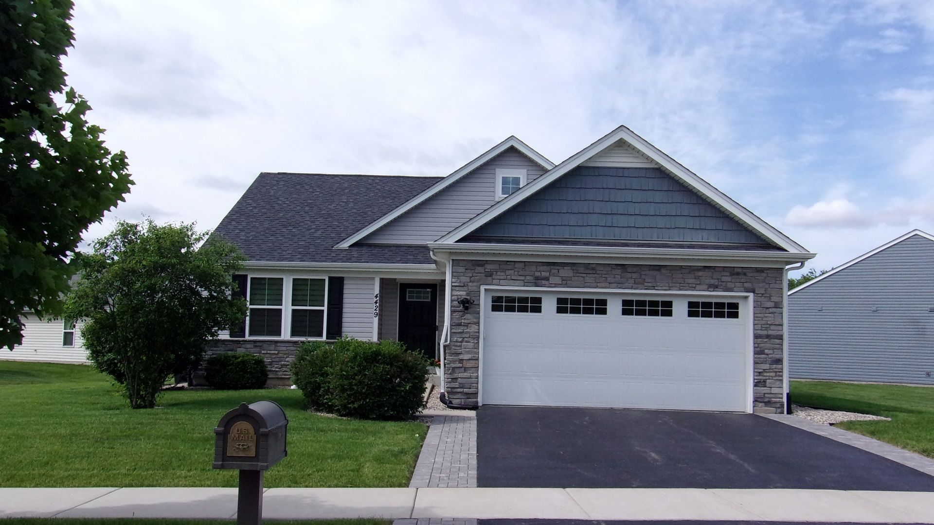 4429 E Millbrook Circle — Yorkville, IL 60560