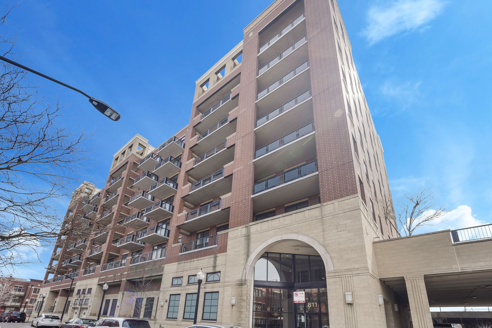 811 W 15th Place #804 — Chicago, IL 60608