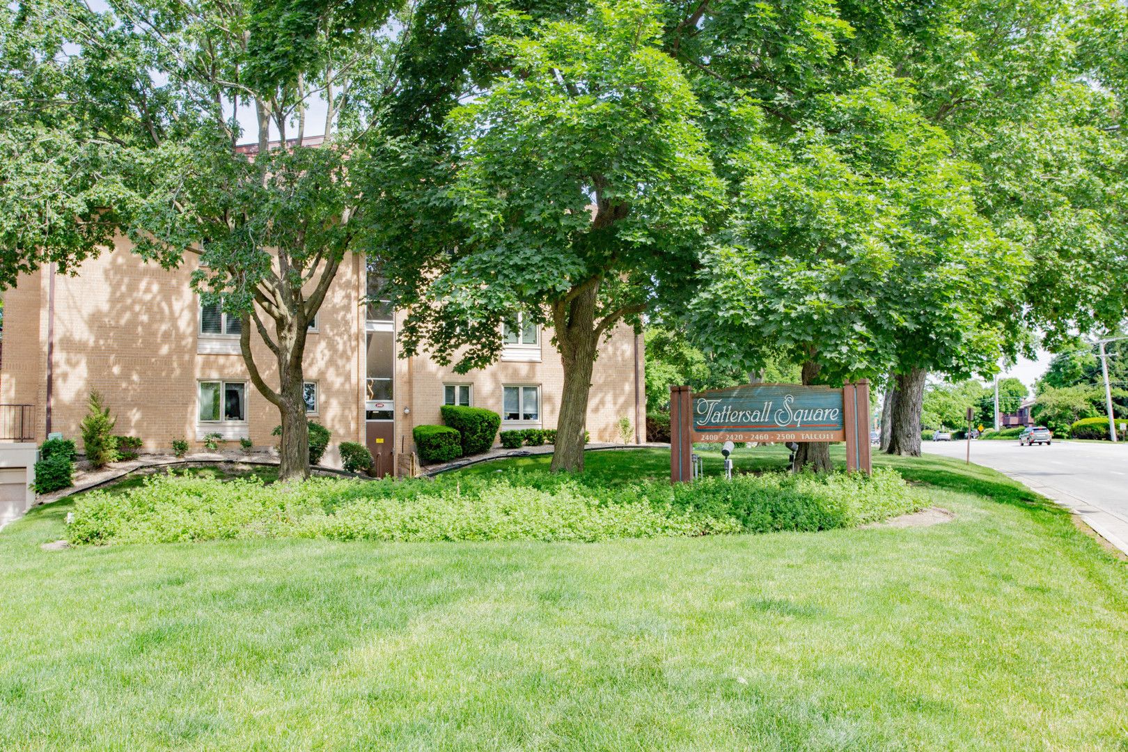 2420 W Talcott Road #211 — Park Ridge, IL 60068