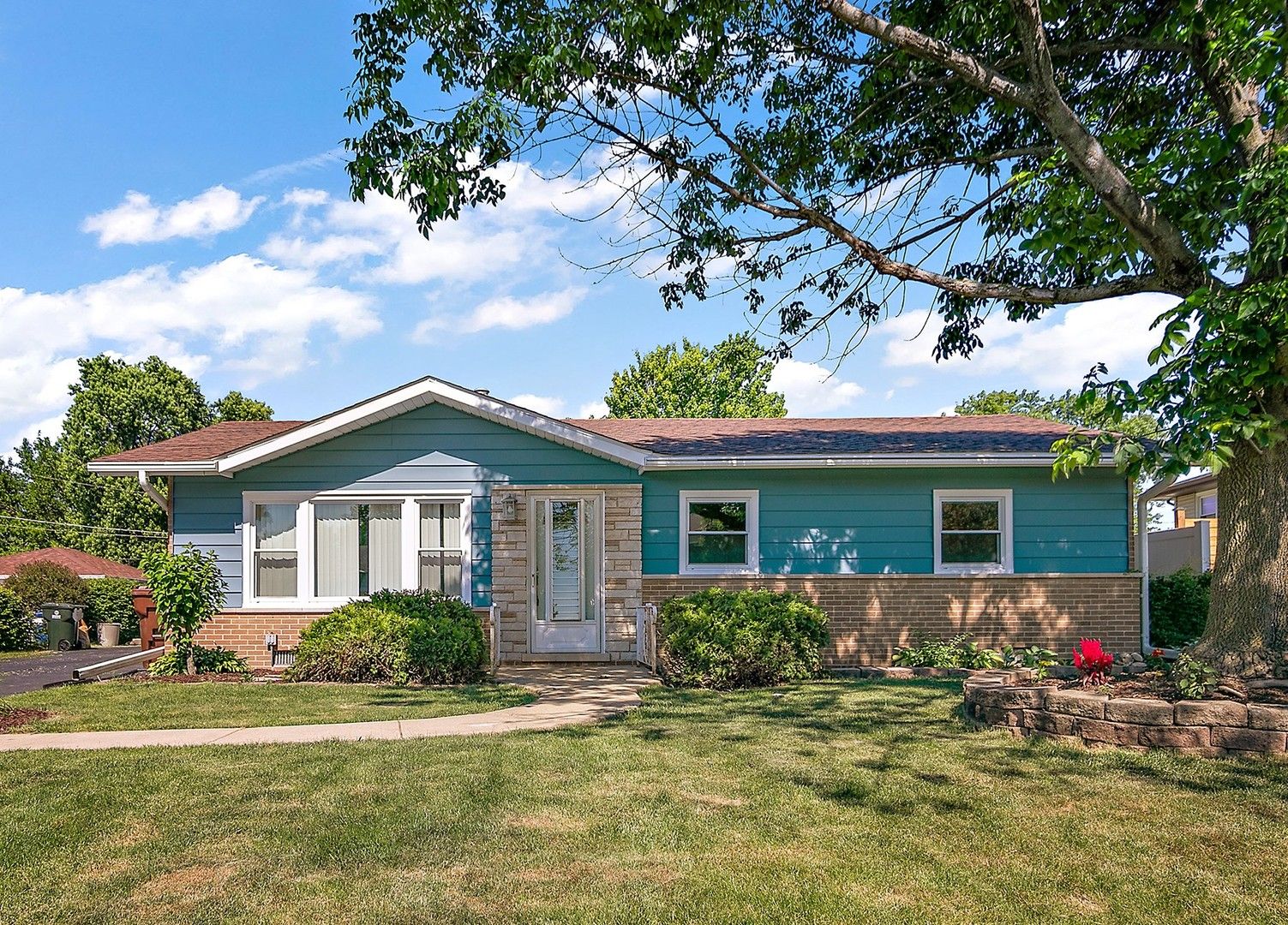 16045 Debra Drive — Oak Forest, IL 60452