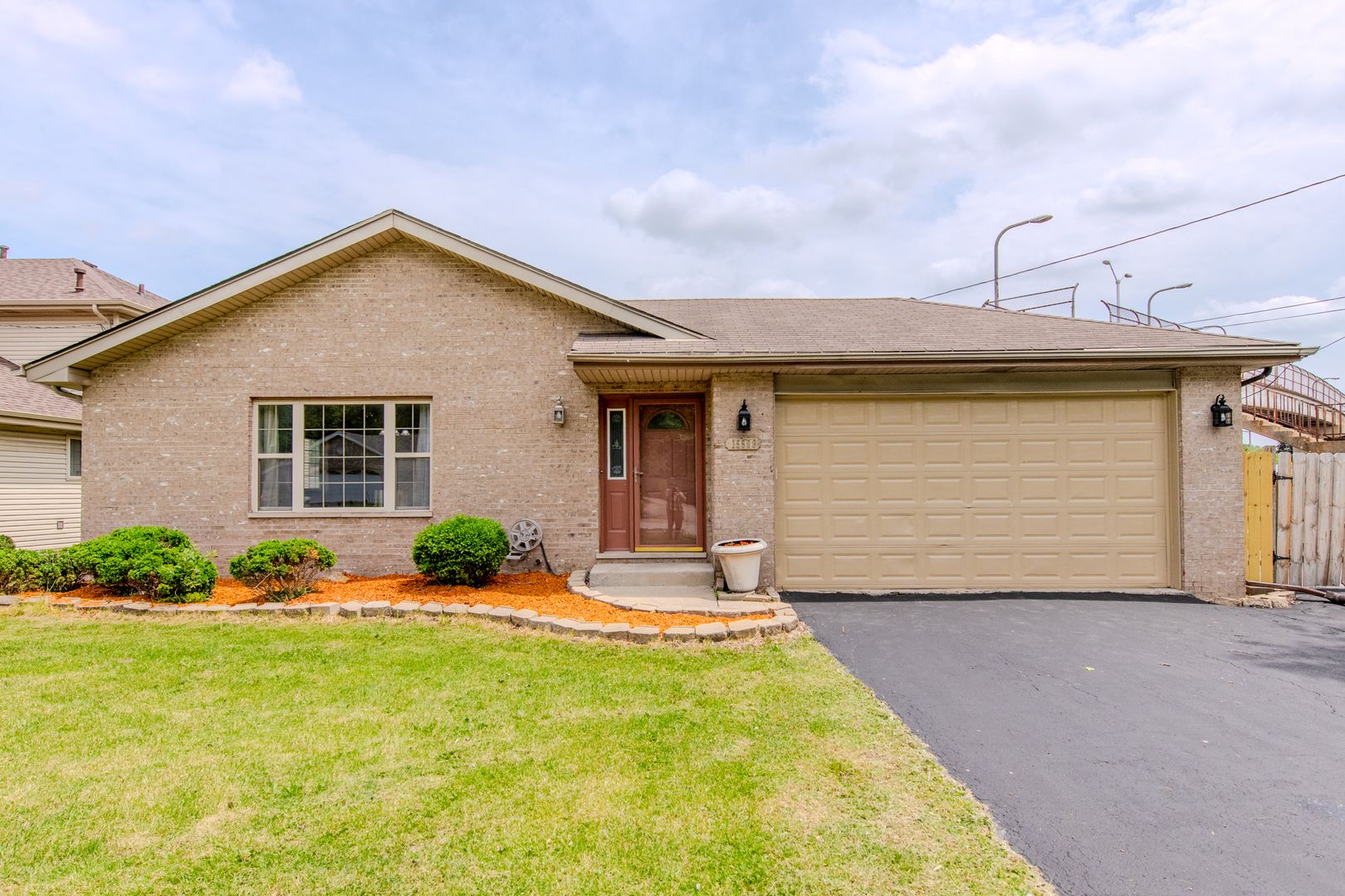 15609 Clifton Park Avenue — Markham, IL 60428