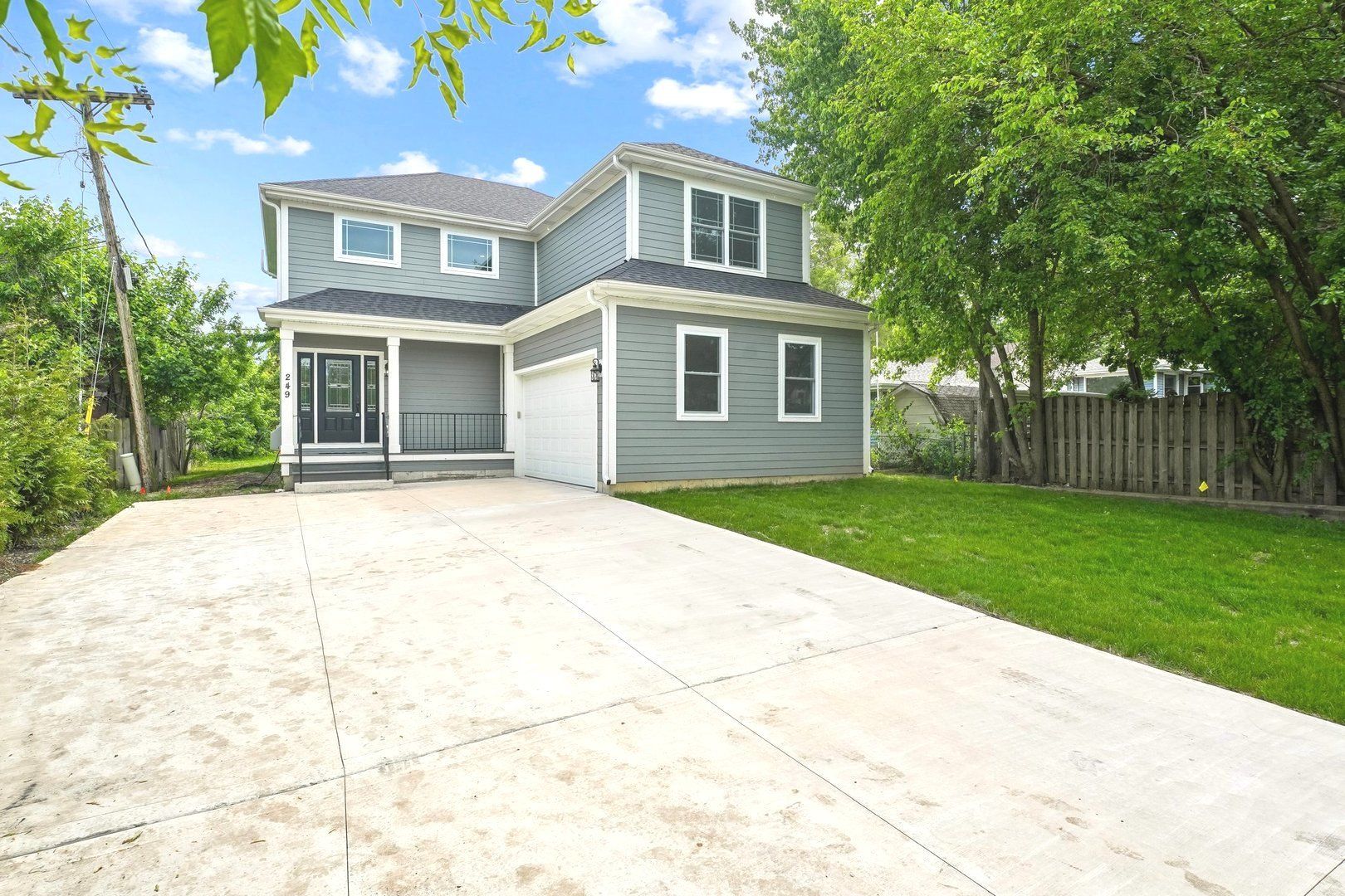 249 E Kenilworth Avenue — Villa Park, IL 60181