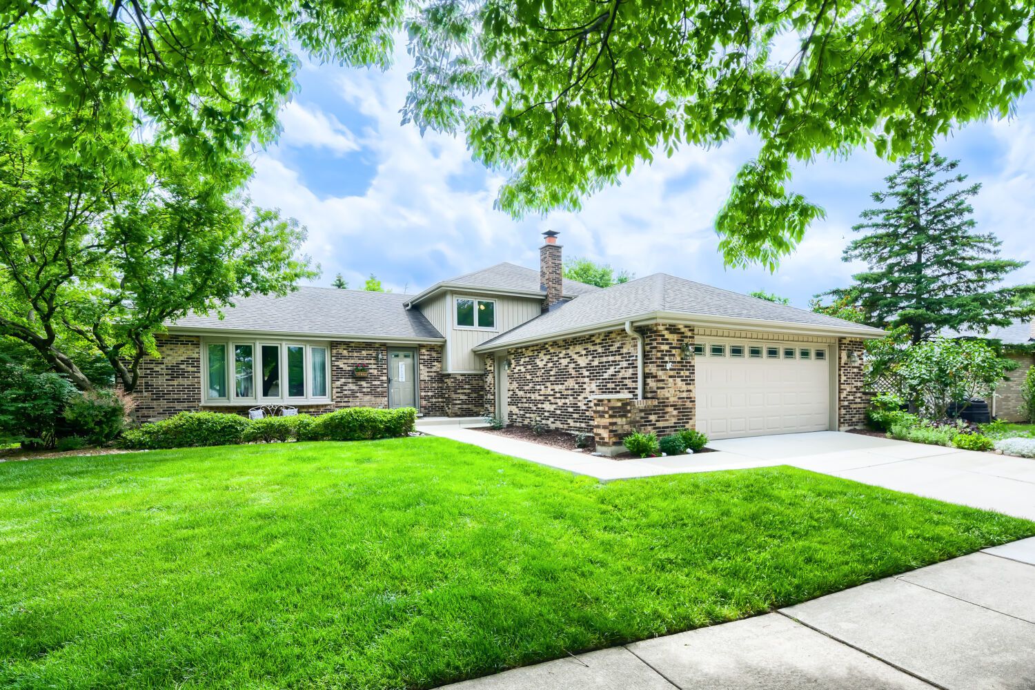 1325 Hawkins Avenue — Downers Grove, IL 60516