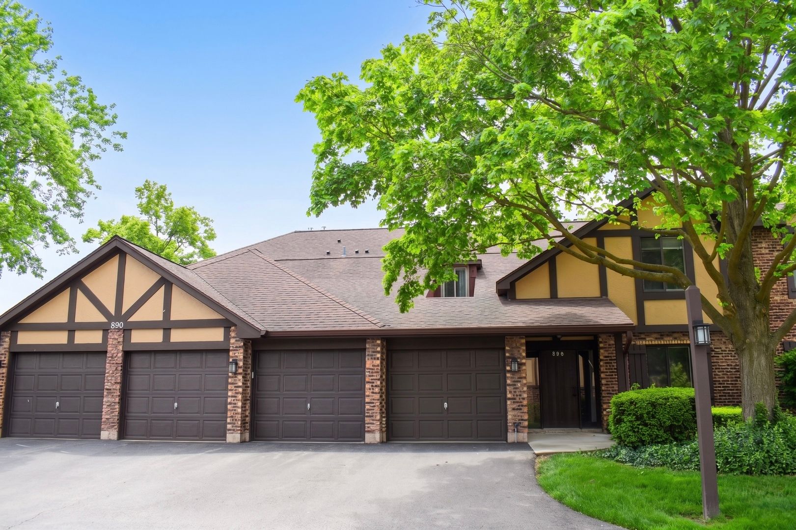 890 Sheldon Court #D — Wheaton, IL 60189