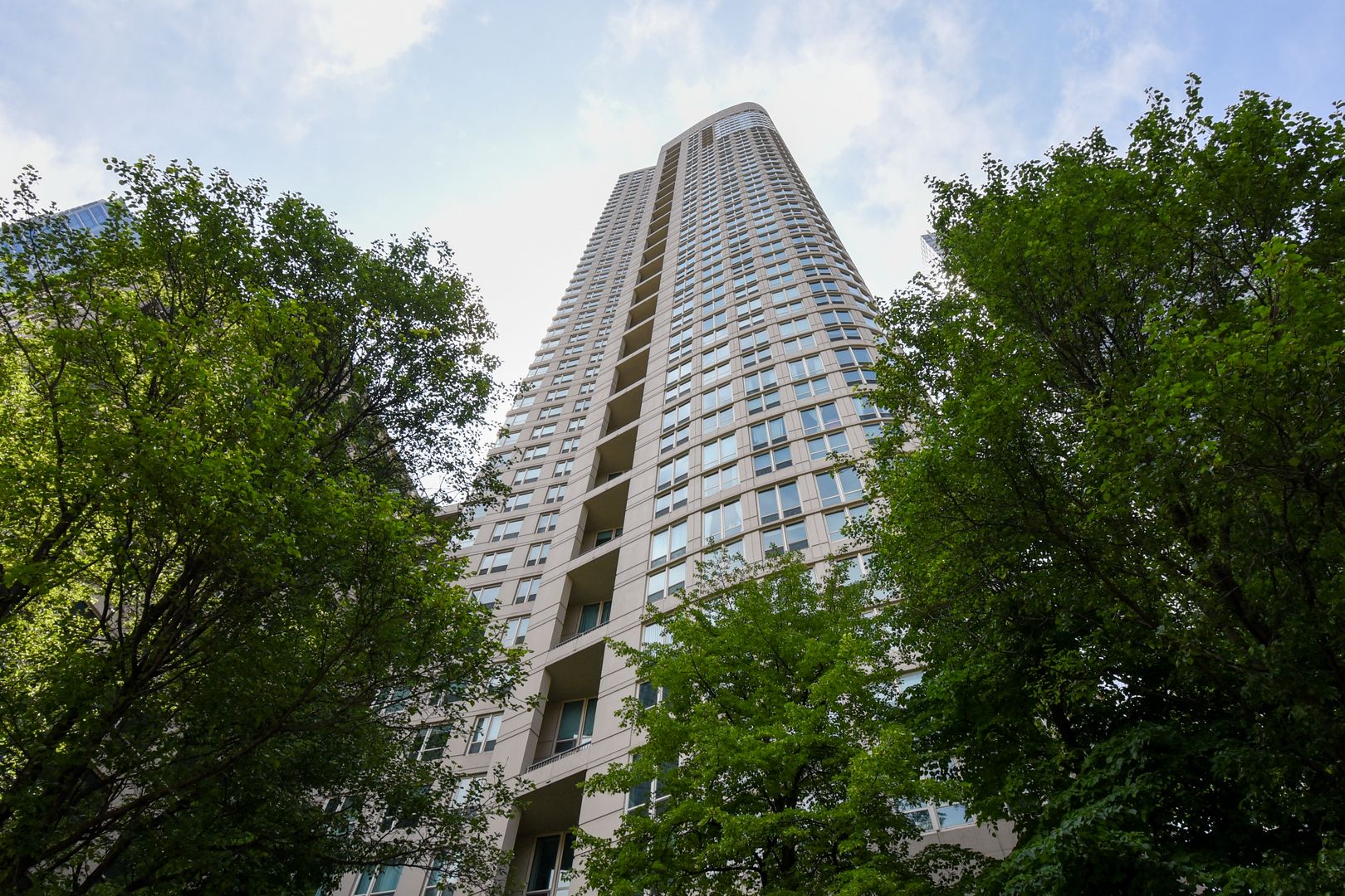 345 N La Salle Drive #1702 — Chicago, IL 60654