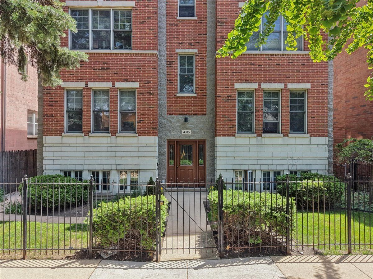 4315 N Richmond Street #1N — Chicago, IL 60618