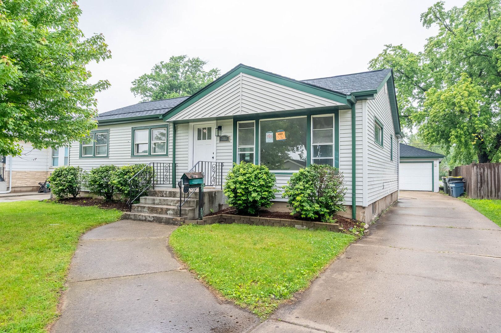 308 Queens Lane — Thornton, IL 60476