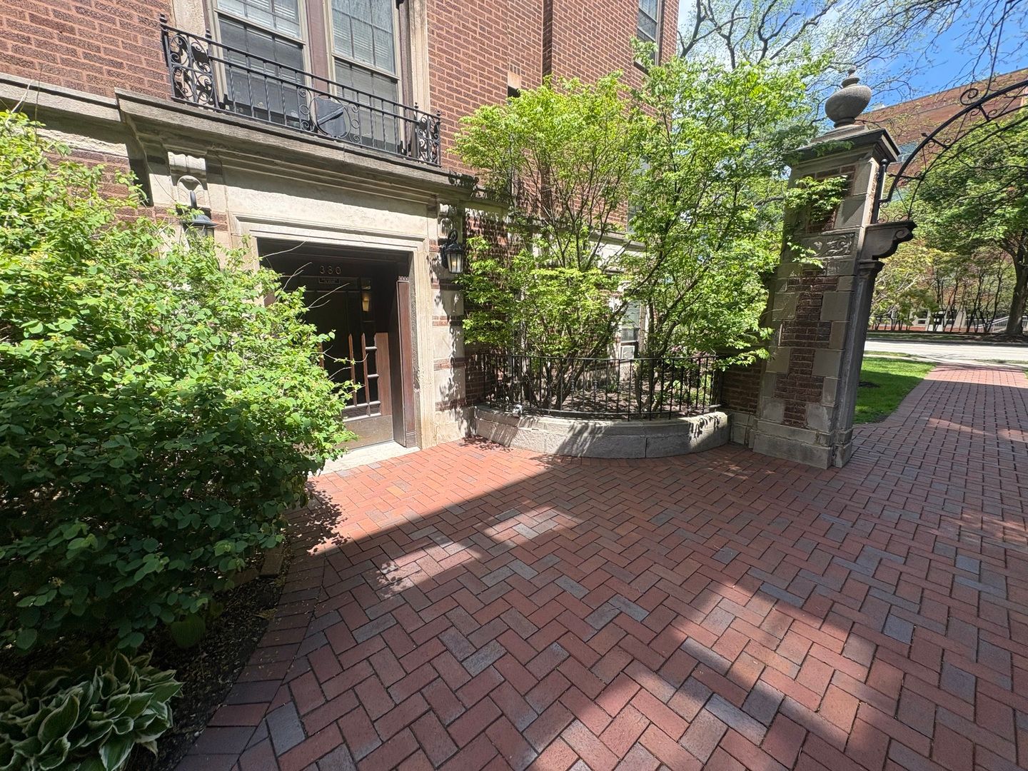 380 Ridge Avenue #13G — Evanston, IL 60202