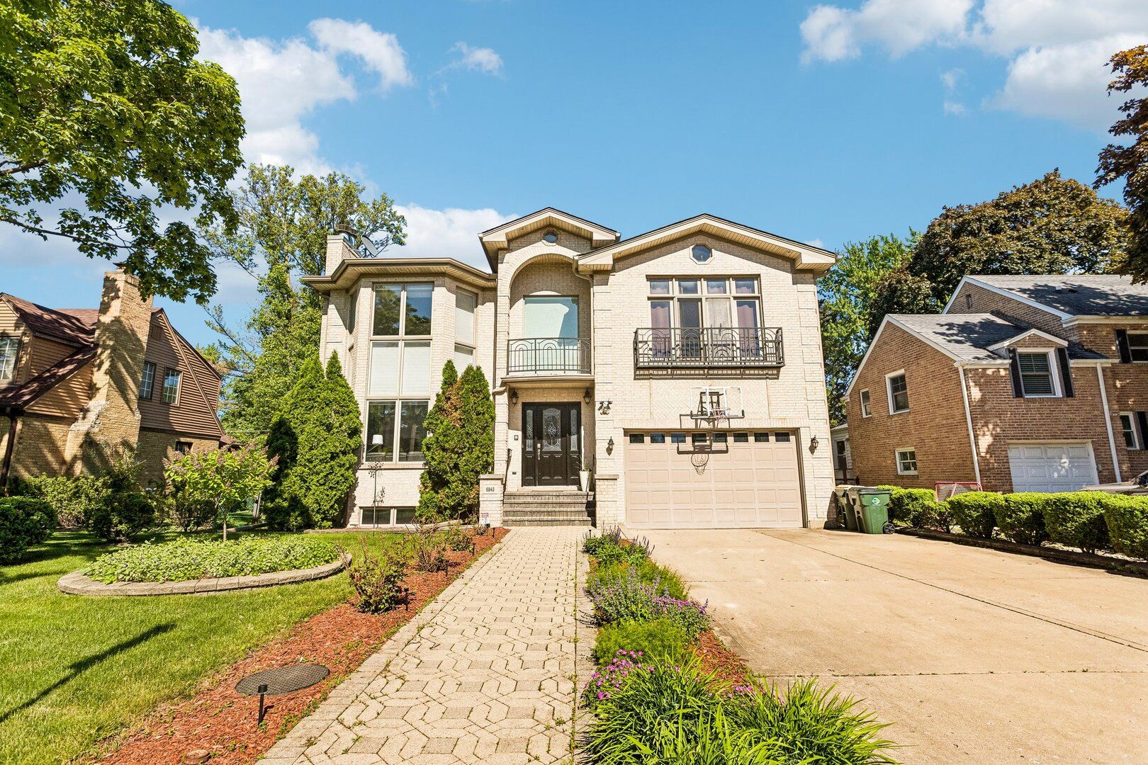 6843 N Kilpatrick Avenue — Lincolnwood, IL 60712