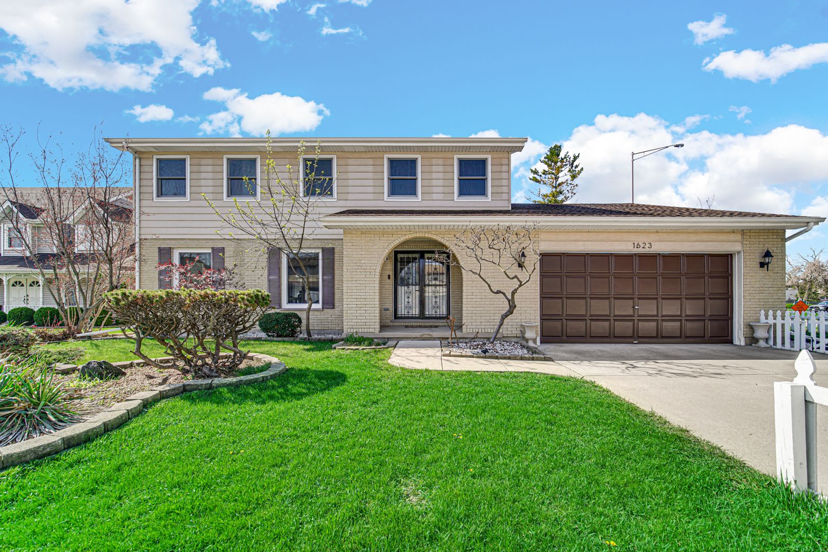 1623 W Bray Court — Arlington Heights, IL 60005