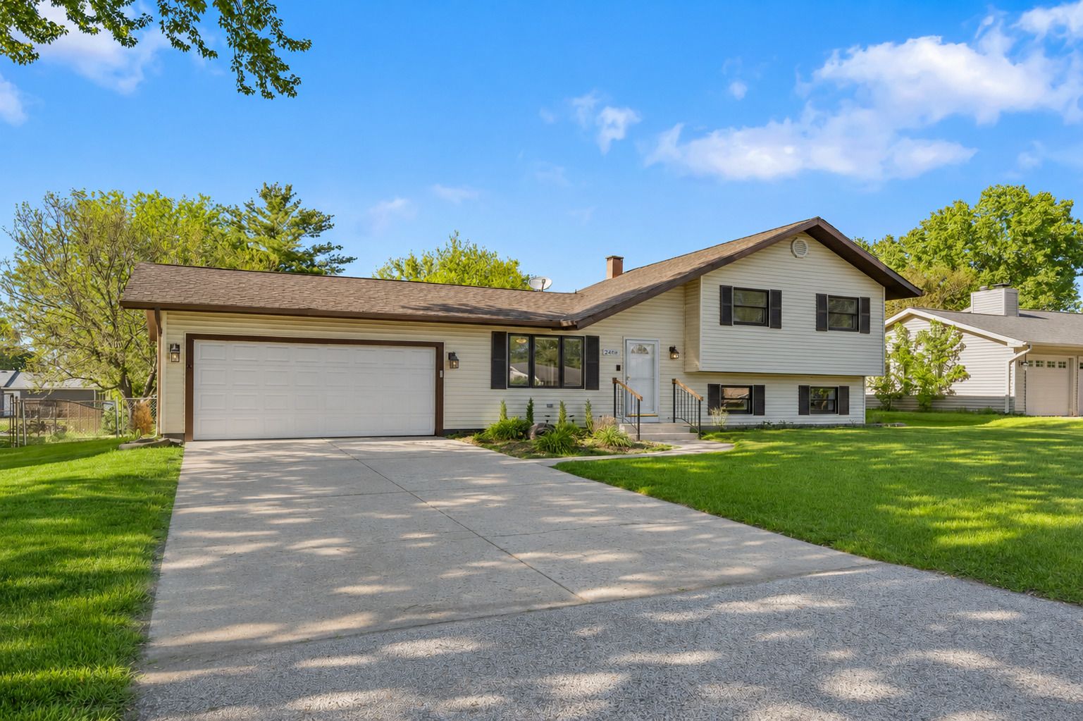 2408 W Fairview Lane — McHenry, IL 60051