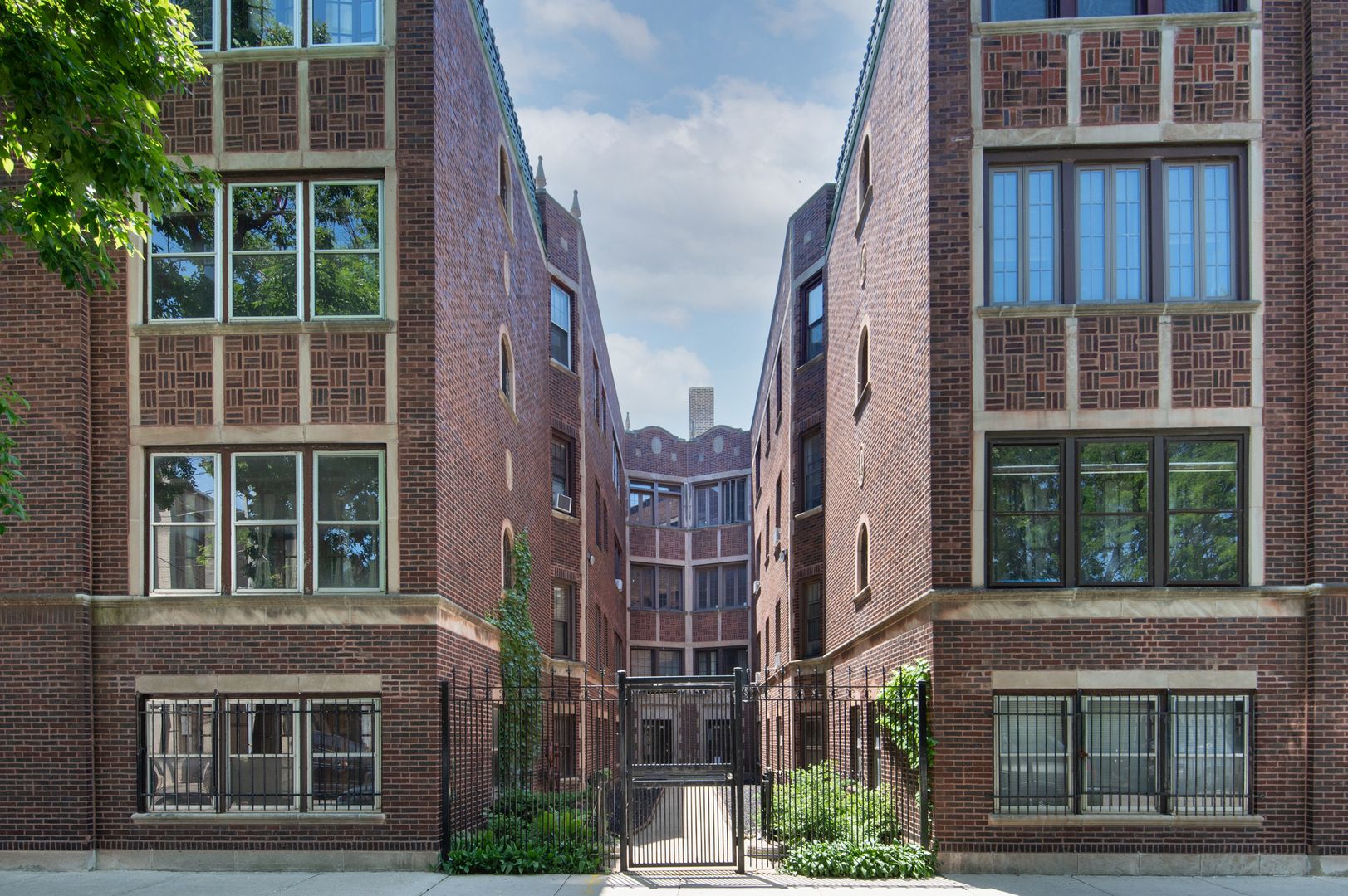 819 E 53rd Street #3 — Chicago, IL 60615