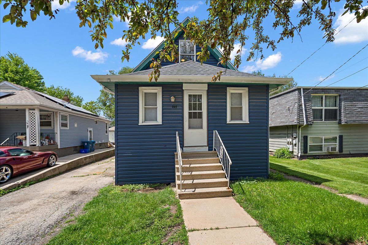 847 Bowditch Avenue — Aurora, IL 60506