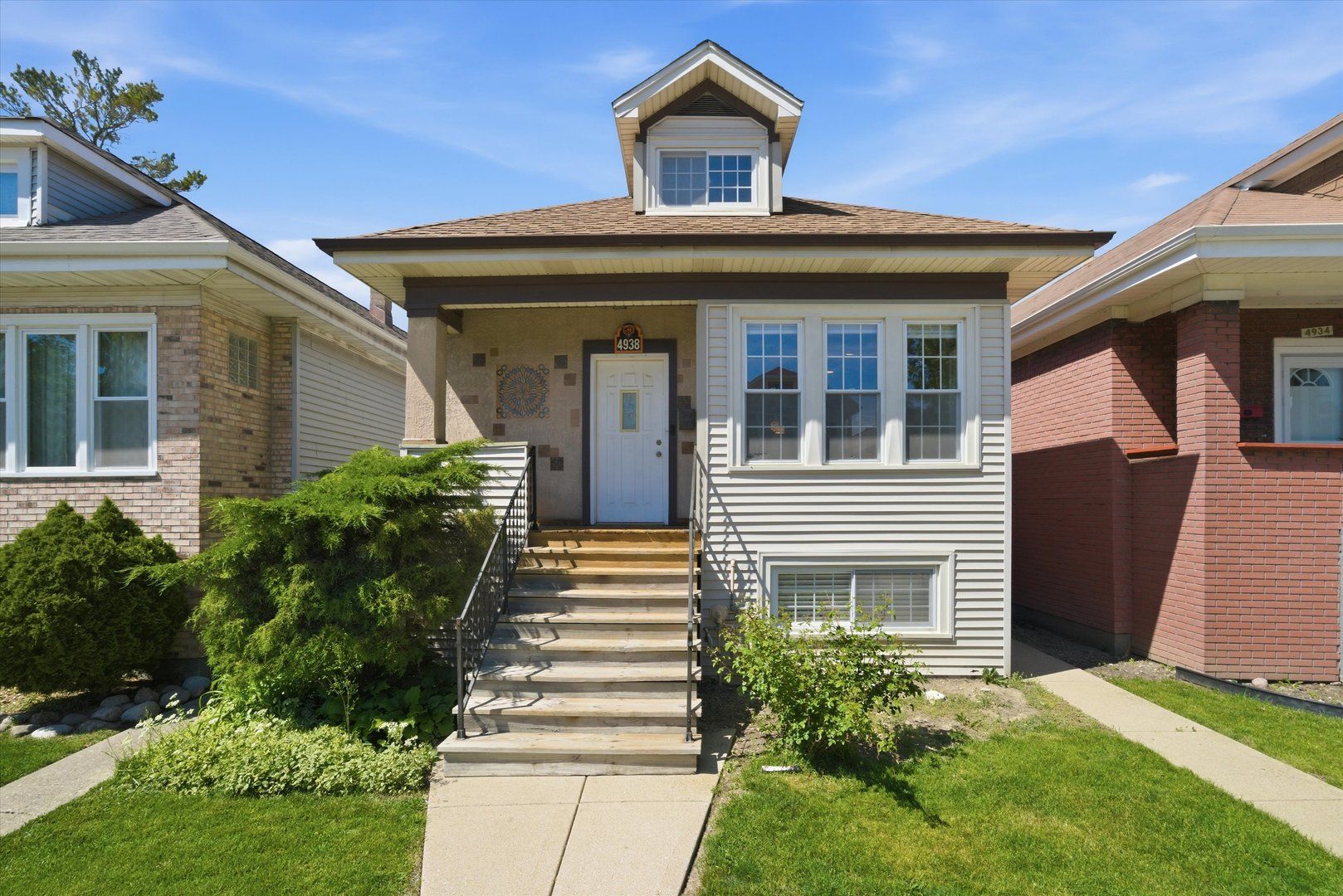 4938 W Melrose Street — Chicago, IL 60641