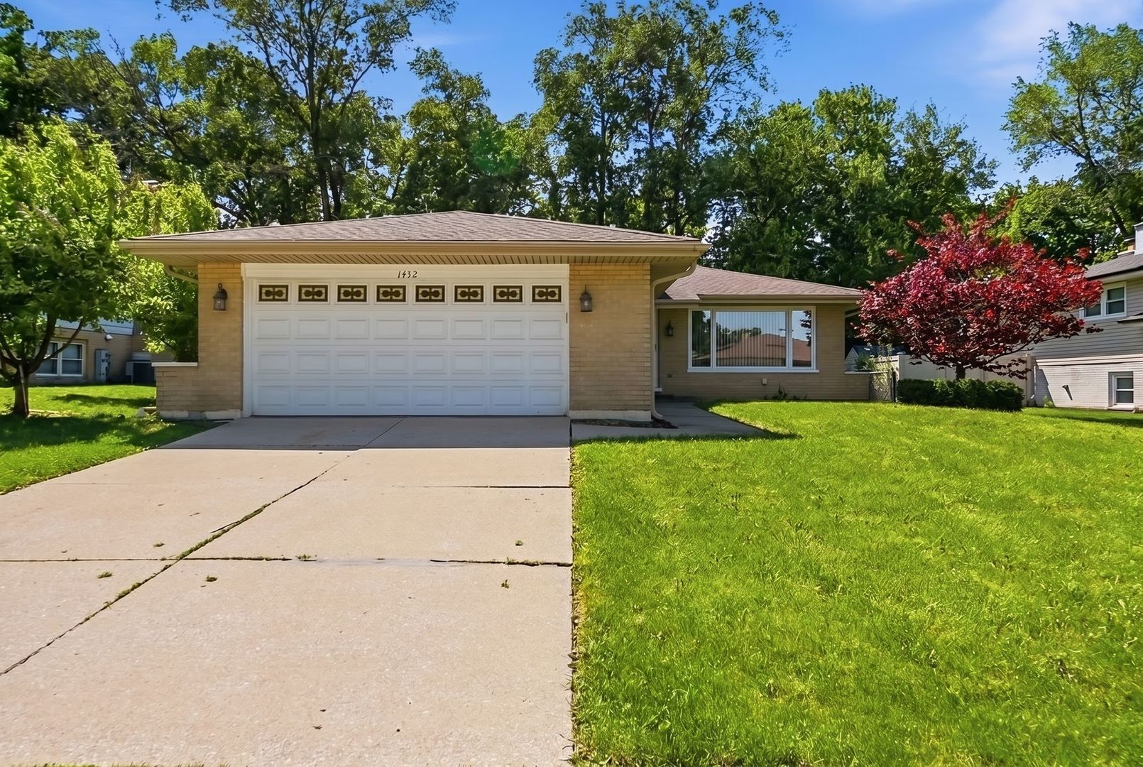 1432 SCHRAMM Drive — Westmont, IL 60559
