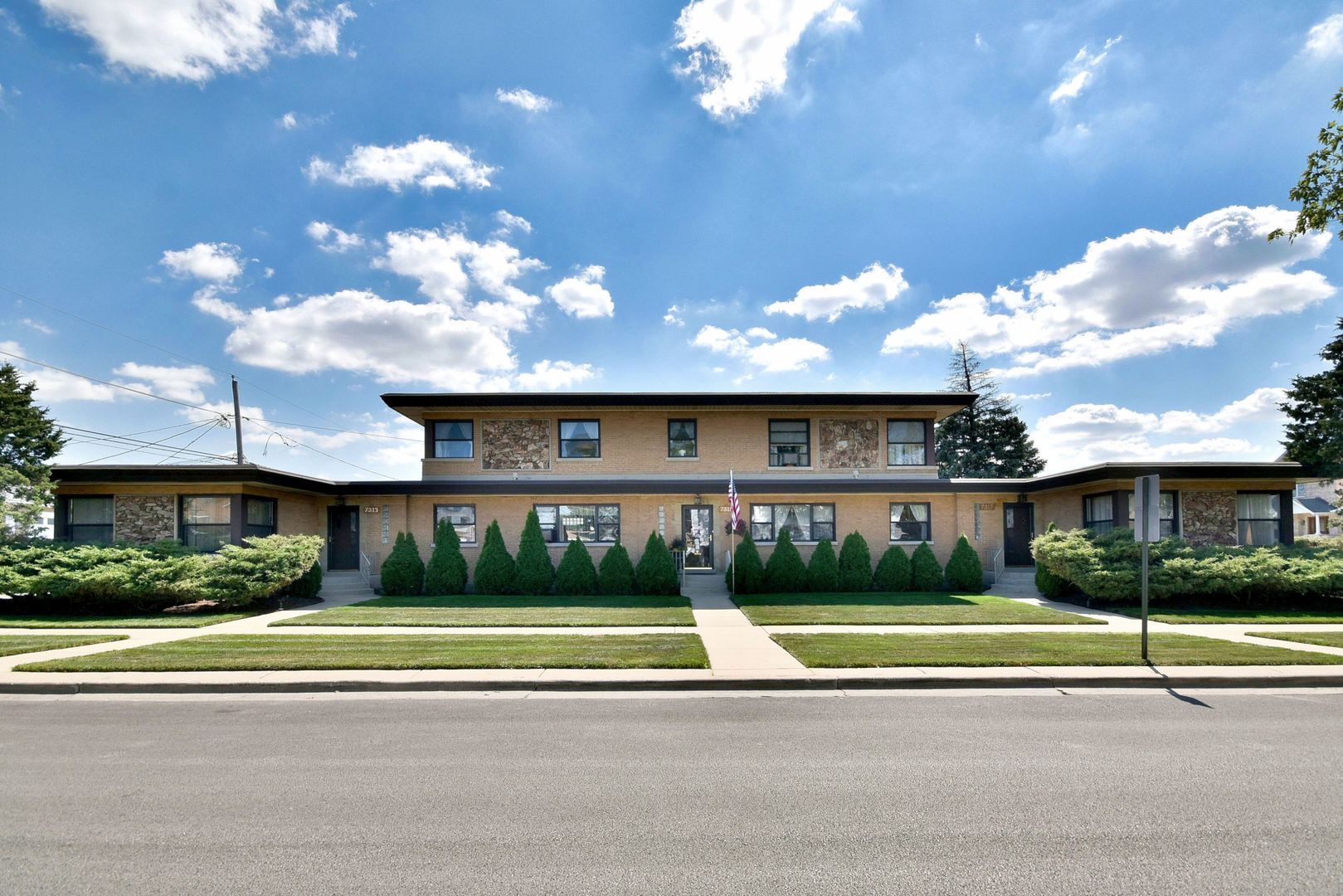 7315 W DICKENS Avenue — Elmwood Park, IL 60707
