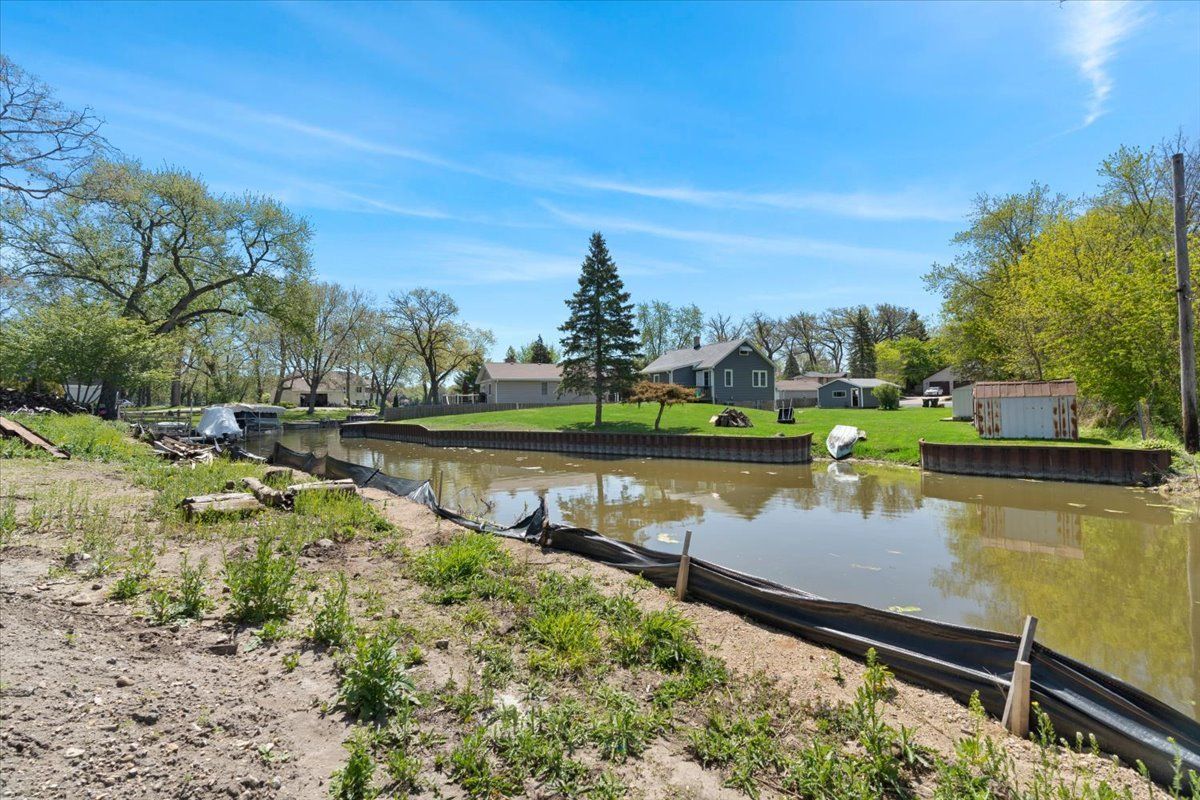 39457 N Forest Avenue — Antioch, IL 60002