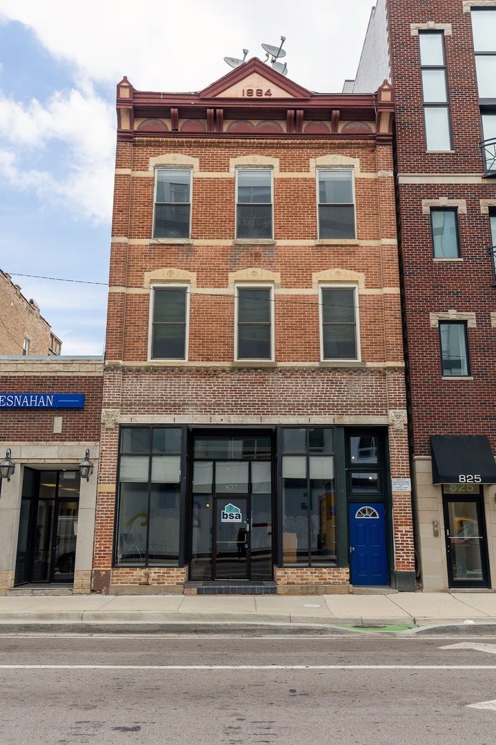 827 N Milwaukee Avenue — Chicago, IL 60642