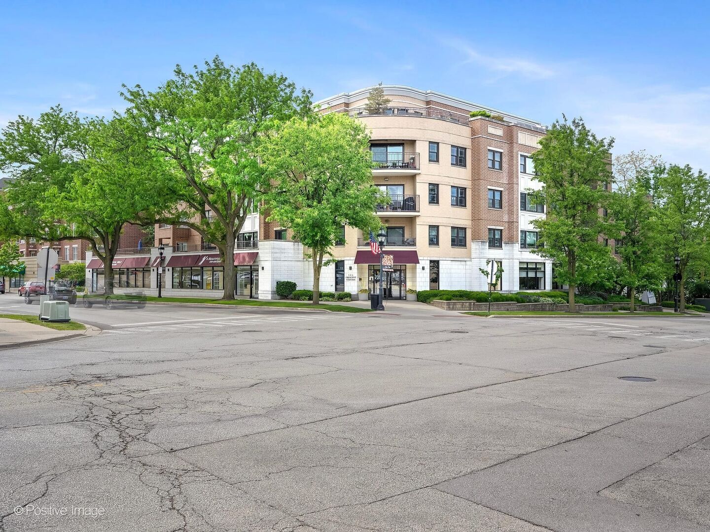 586 Crescent Boulevard #304 — Glen Ellyn, IL 60137