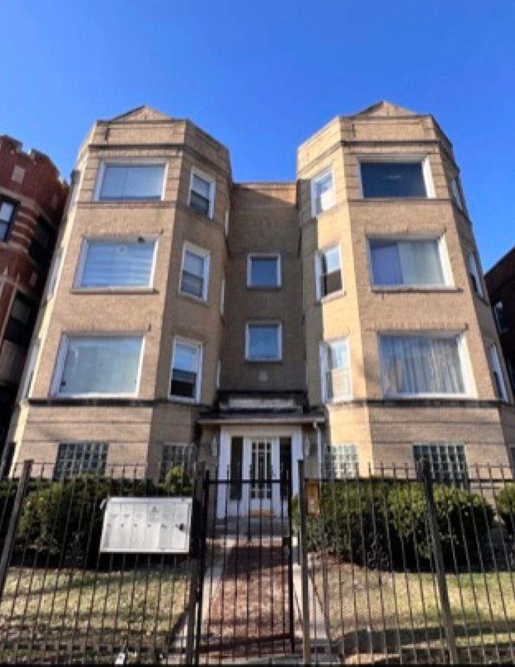 6926 S Paxton Avenue #2S — Chicago, IL 60649