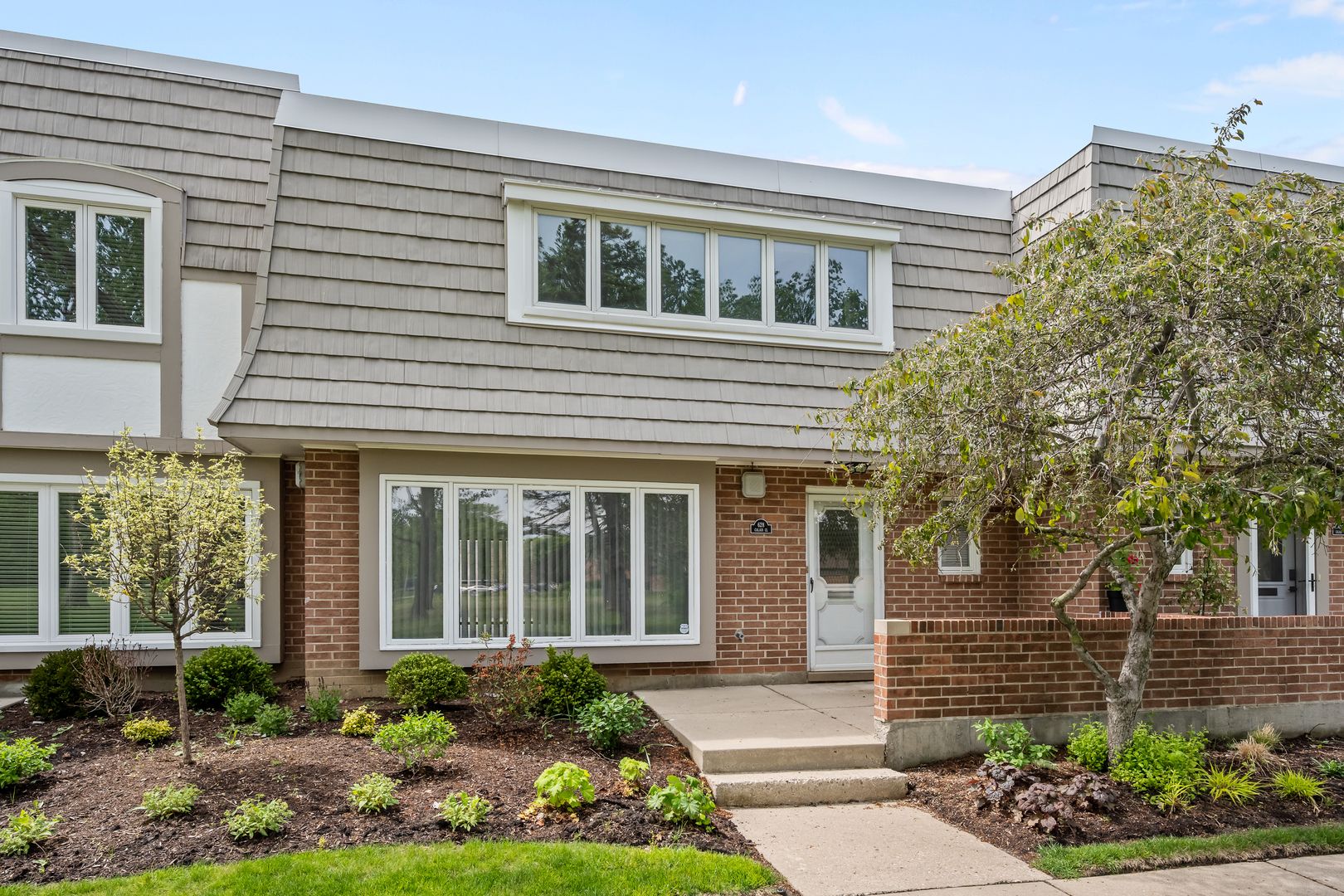 628 Calais Circle — Highland Park, IL 60035