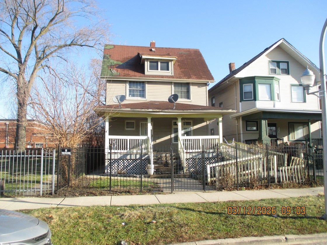 5242 W Monroe Street — Chicago, IL 60644