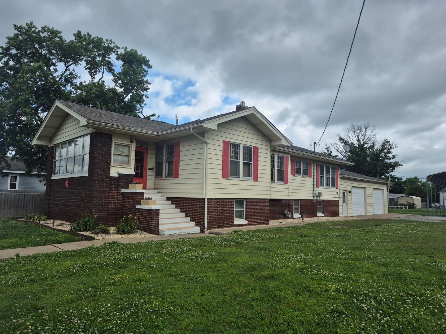 502 N Jackson Street — Harrisburg, IL 62946