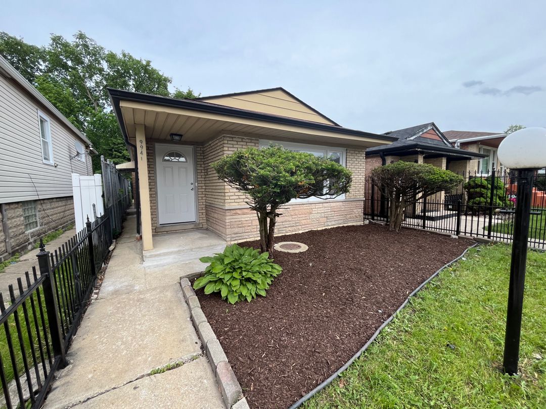9941 S La Salle Street — Chicago, IL 60628