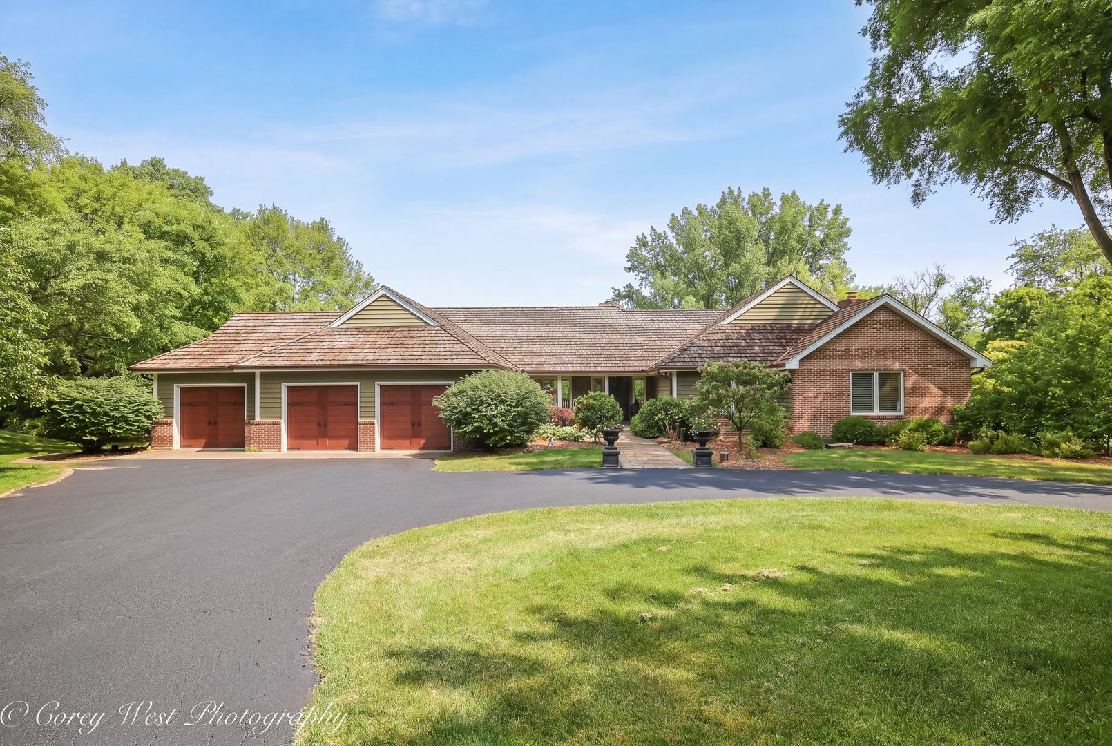 39W944 Deer Run Drive — St. Charles, IL 60175