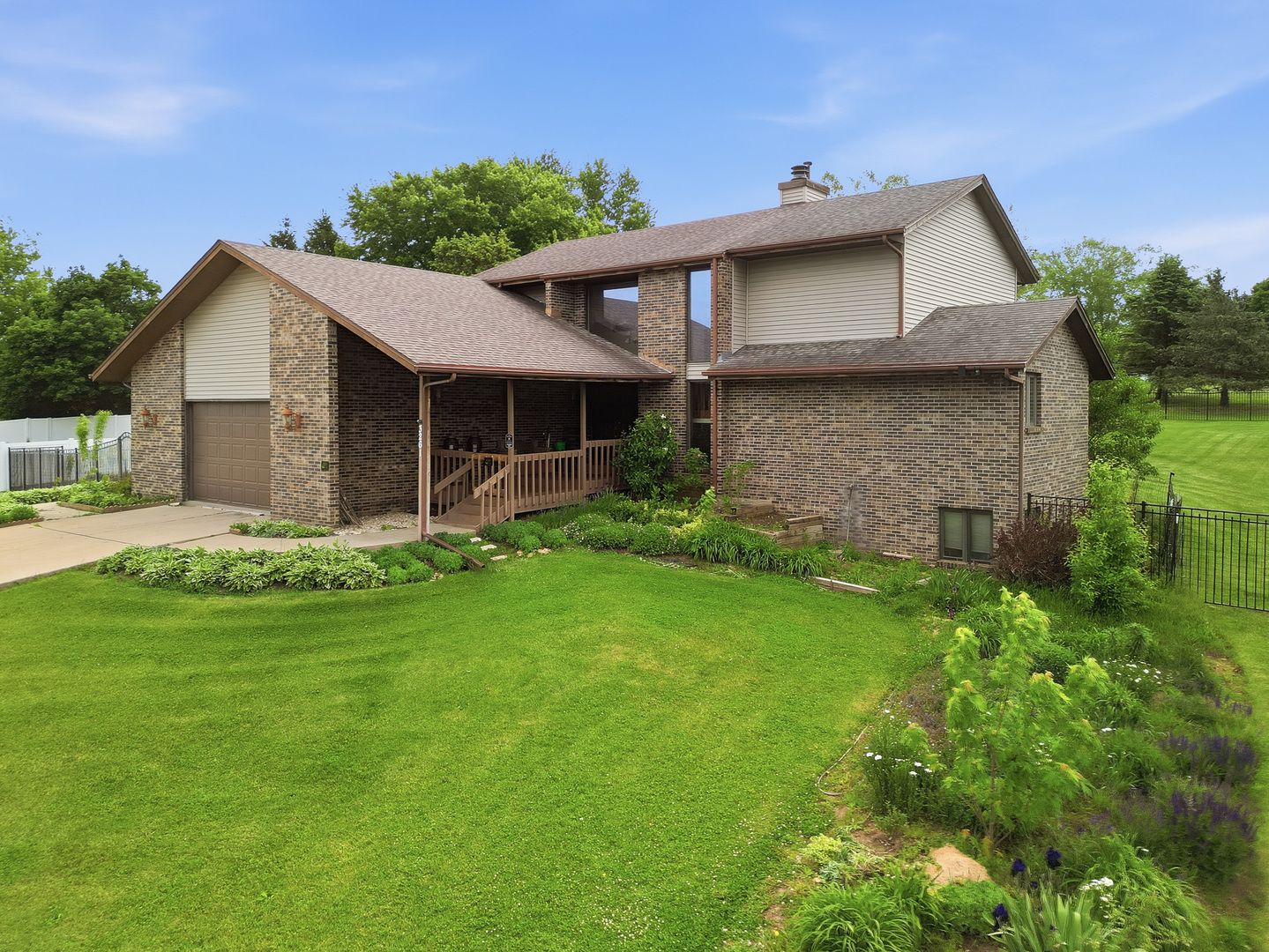 3261 N Silver Ridge Drive — Oregon, IL 61061