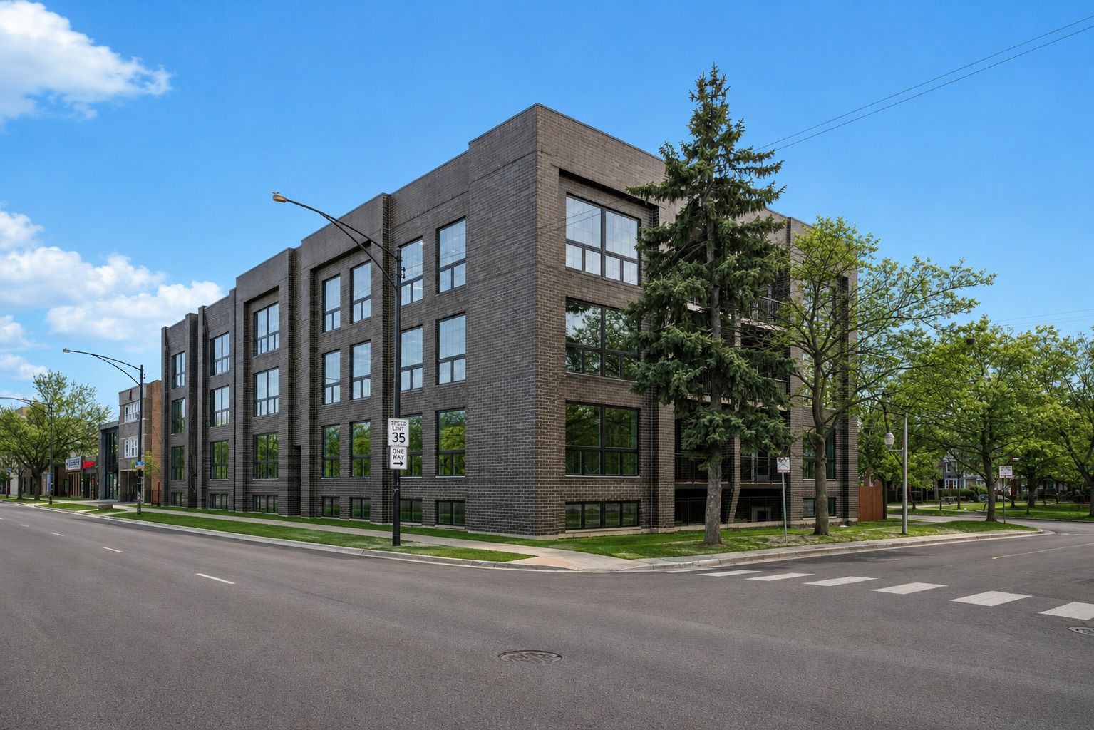 5830 N Lincoln Avenue #2S — Chicago, IL 60659