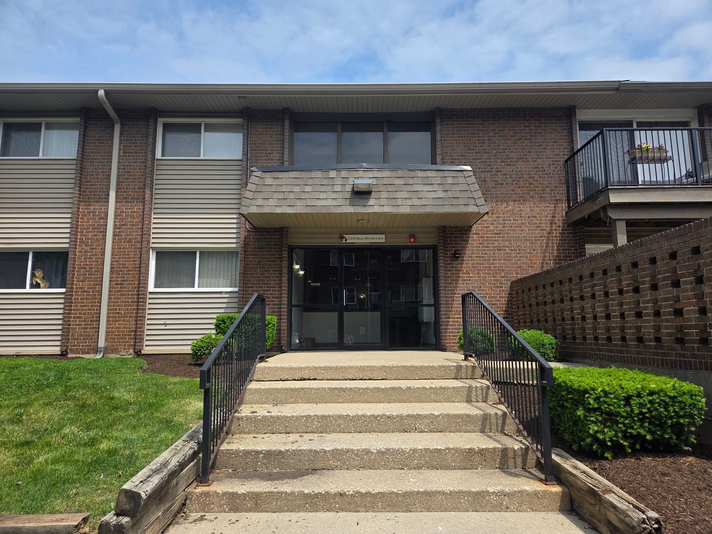 2300 Beau Monde Lane #106 — Lisle, IL 60532