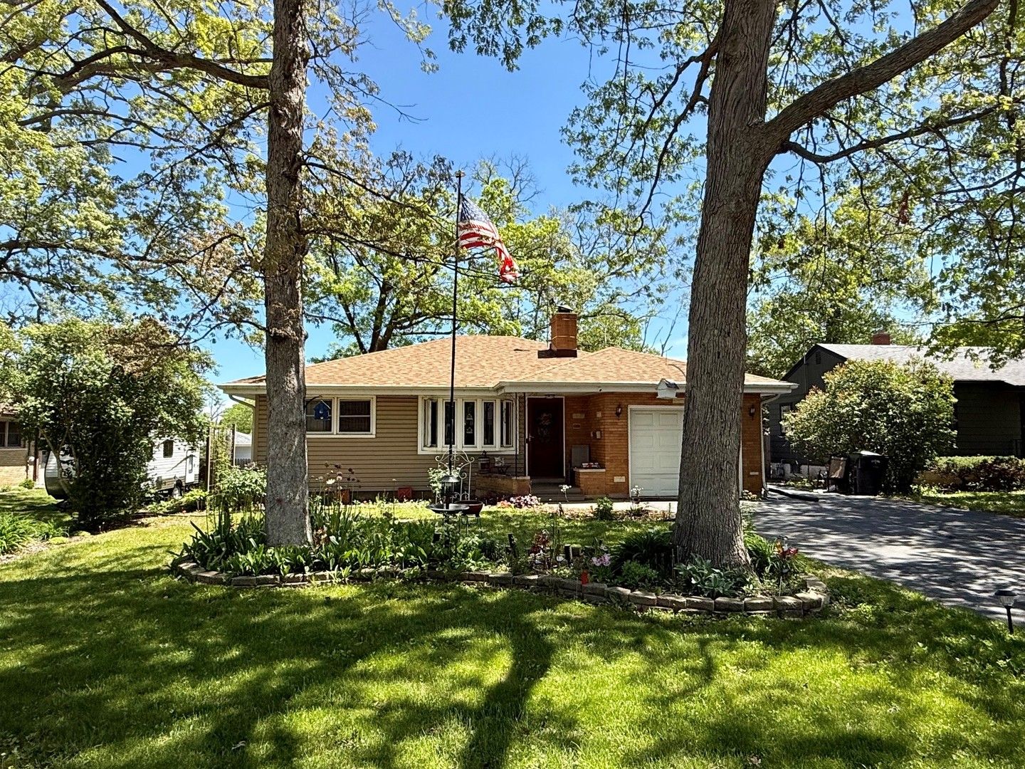 707 Kirkwood Avenue — Winthrop Harbor, IL 60096