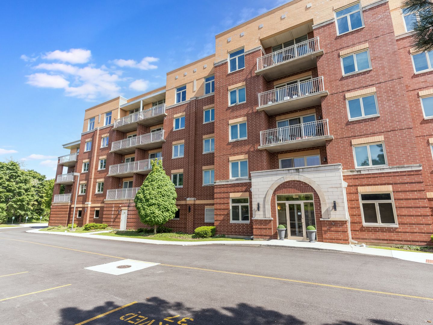 500 E Saint Charles Road #502 — Lombard, IL 60148