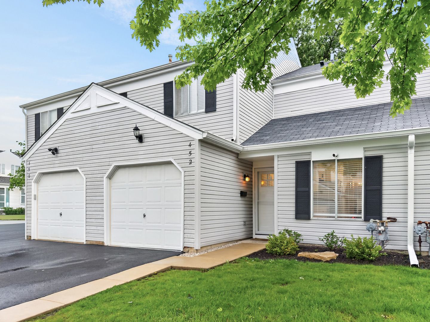 452 Minnesota Circle — Carol Stream, IL 60188