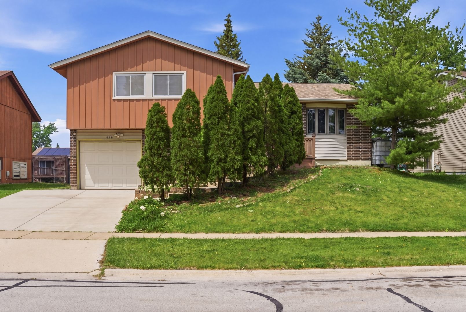 824 Oakton Avenue — Romeoville, IL 60446