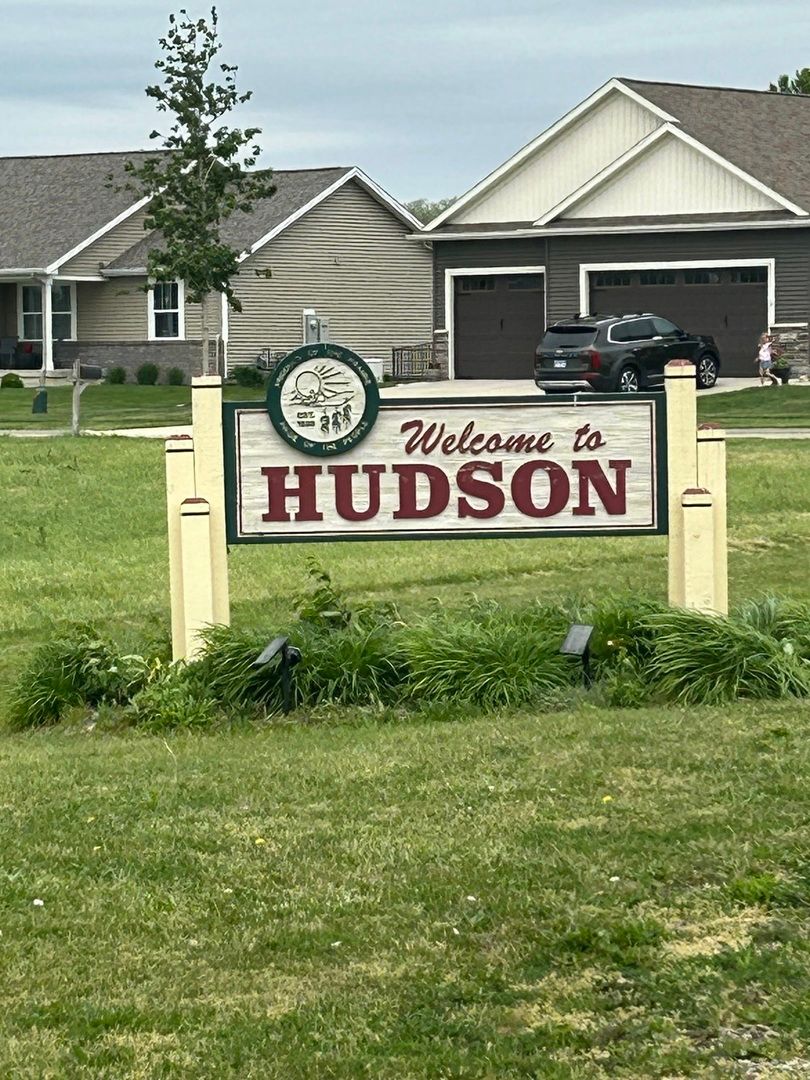 108 Blue Bird Court — Hudson, IL 61748