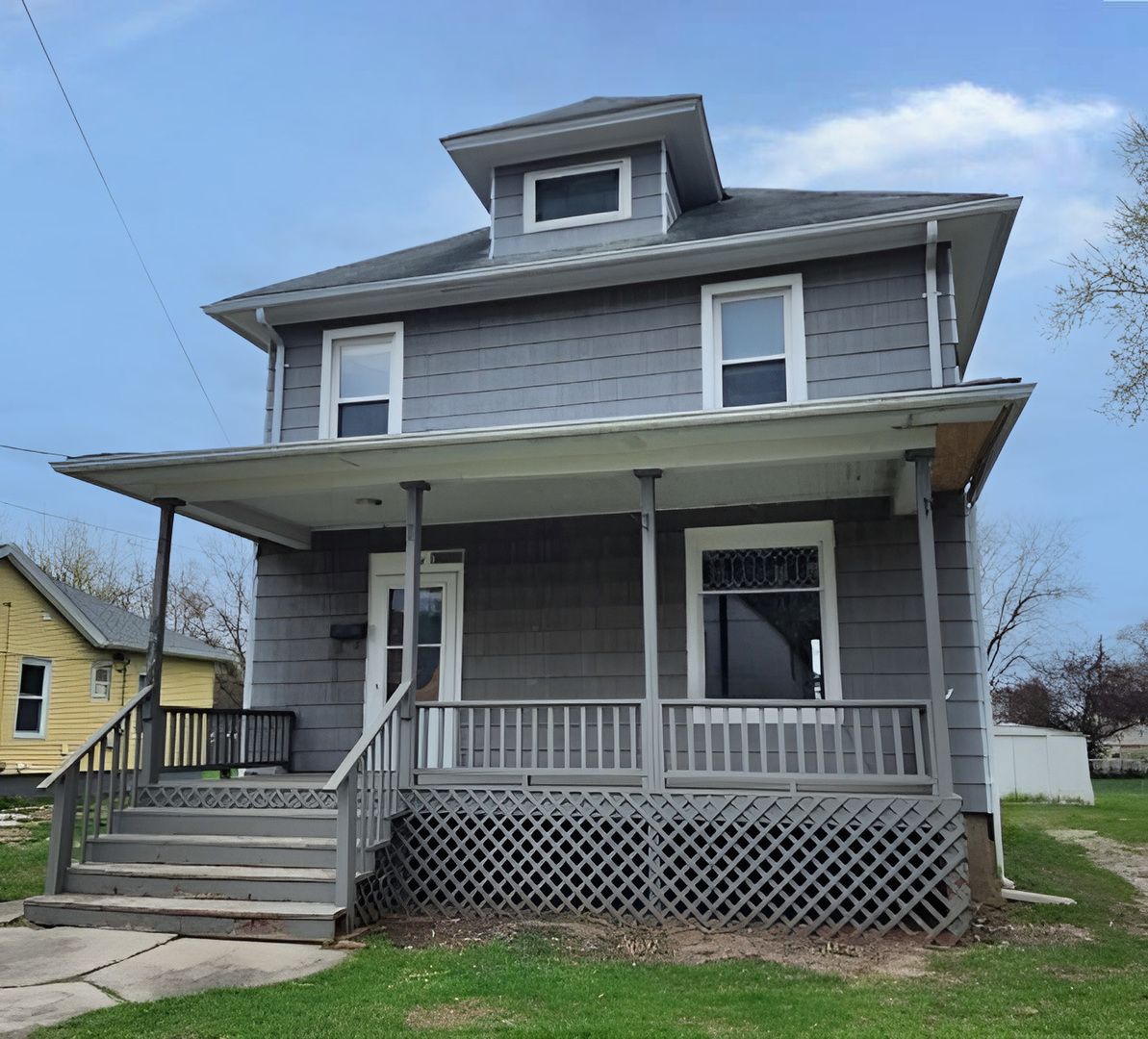 404 W 1st Street — Galesburg, IL 61401