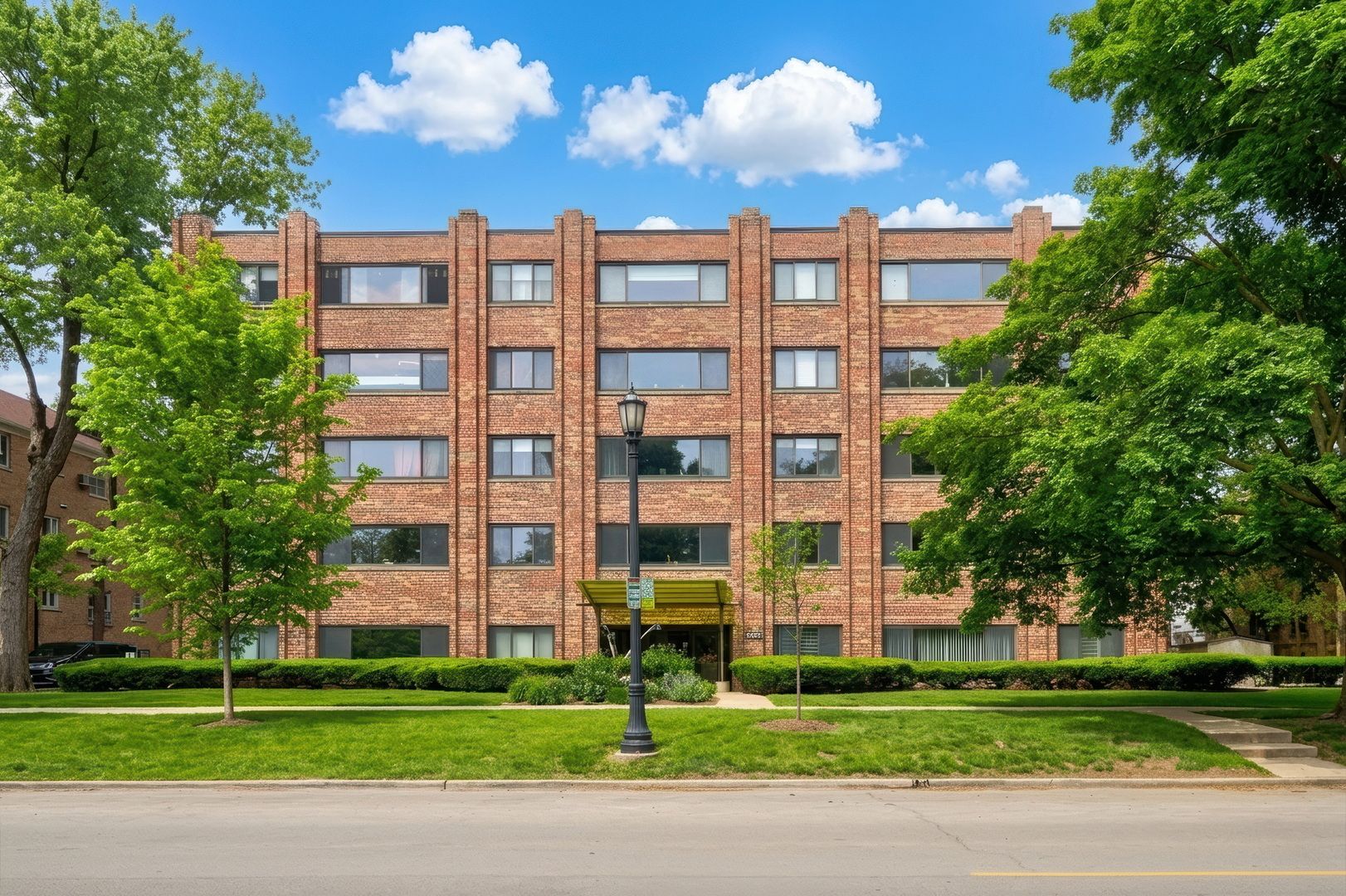 2300 Sherman Avenue #2B — Evanston, IL 60201