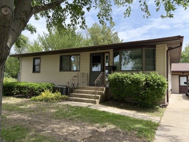 318 N 2nd Road, Tonica, IL 61370