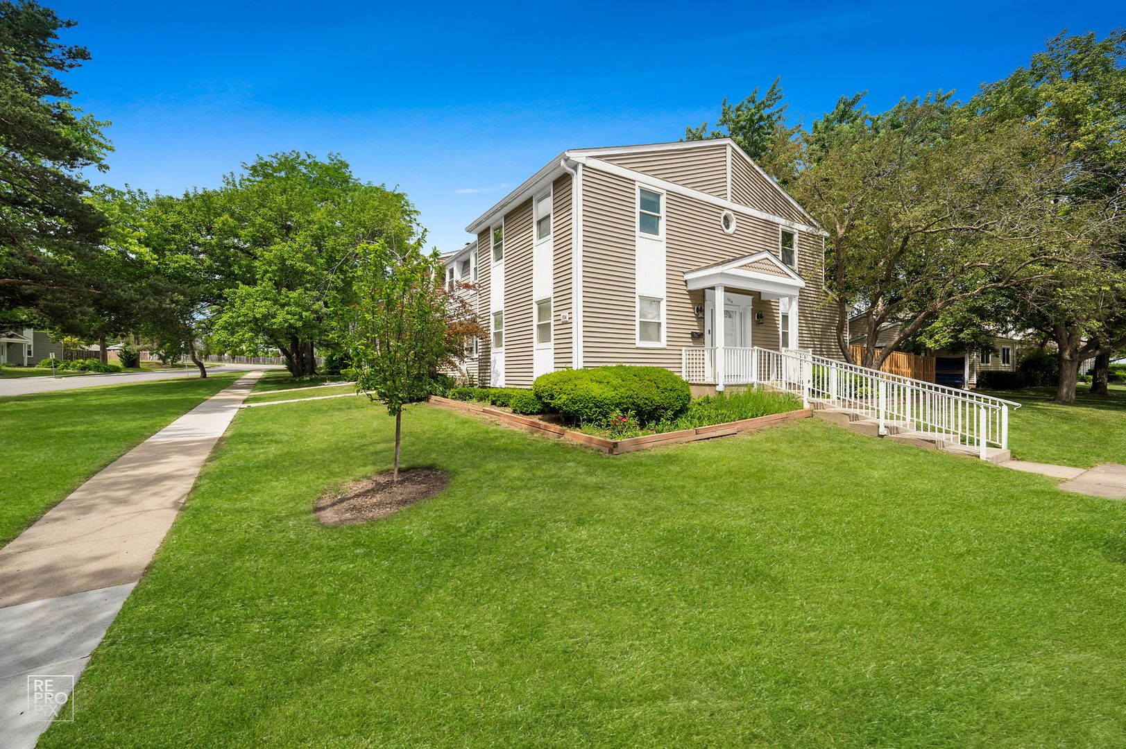 1914 Flintshire Drive #1914 — Schaumburg, IL 60194