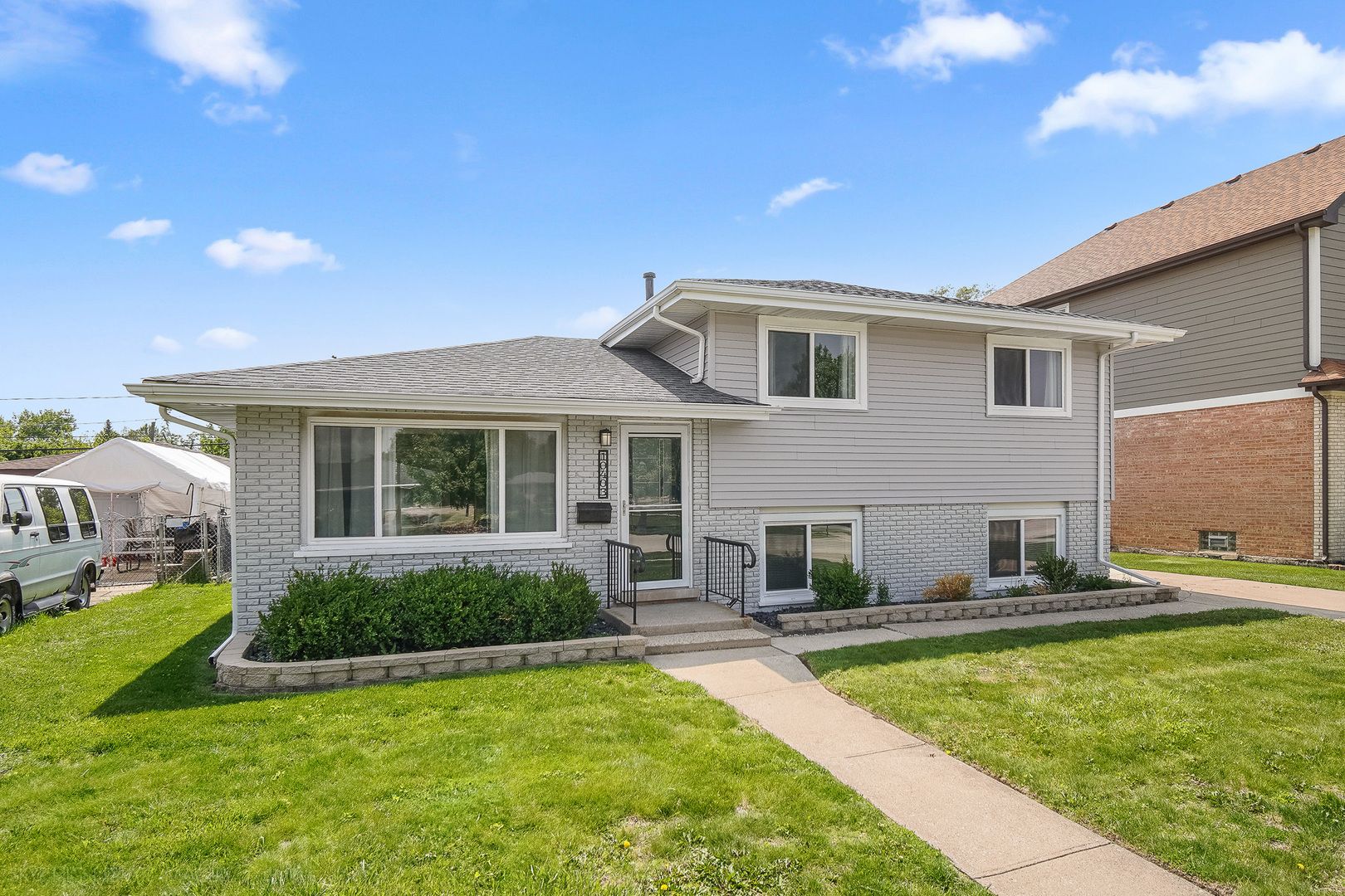10403 Barnard Drive — Chicago Ridge, IL 60415