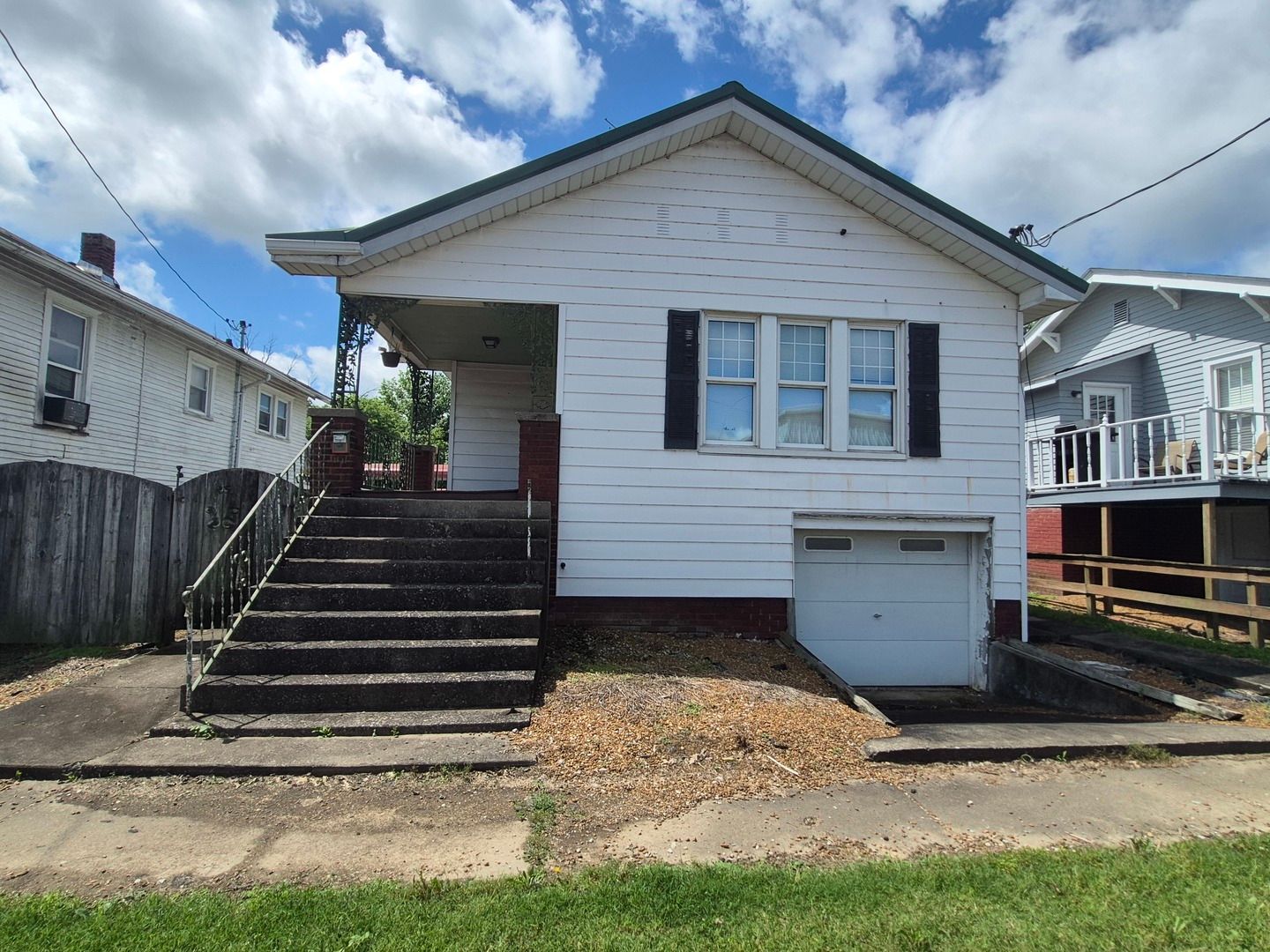 27 Baker Street — Harrisburg, IL 62946