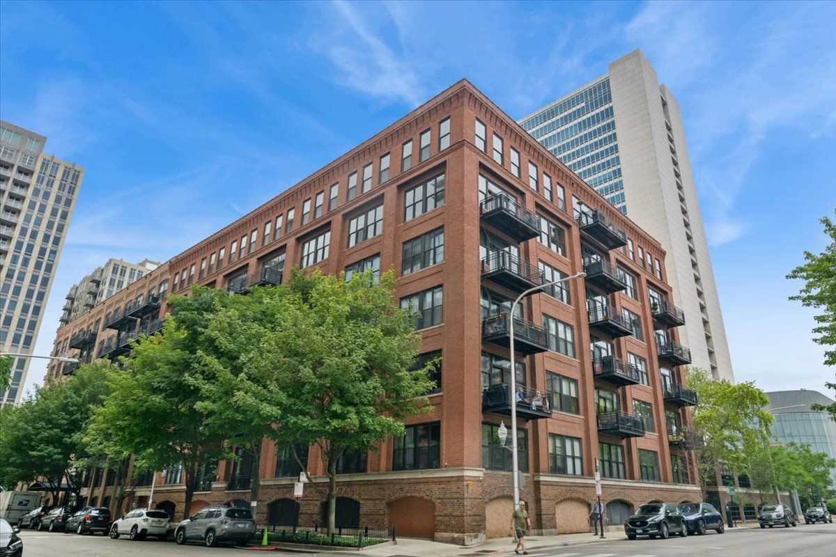 520 W Huron Street #603 — Chicago, IL 60654
